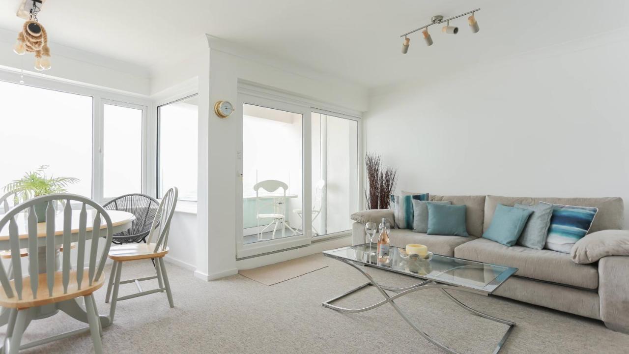 Tides - Beach Front Apartment In Bracklesham Bay Chichester Eksteriør billede