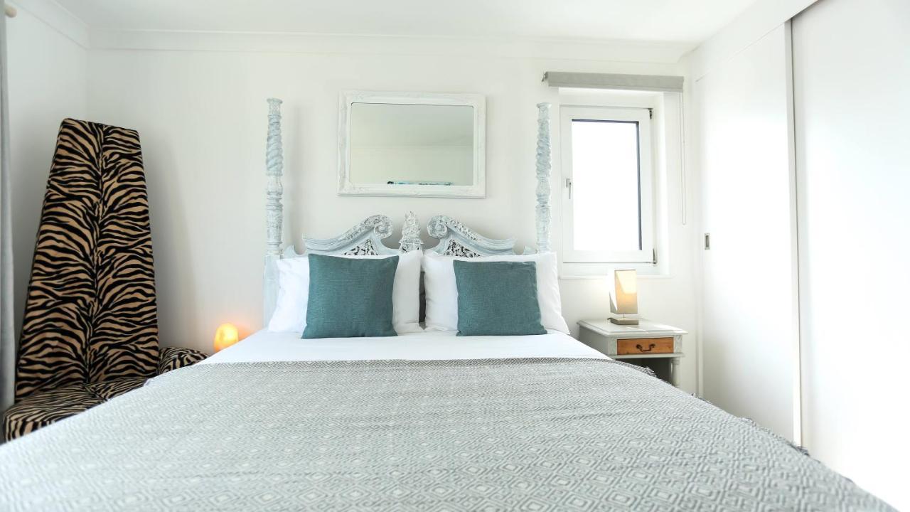 Tides - Beach Front Apartment In Bracklesham Bay Chichester Eksteriør billede