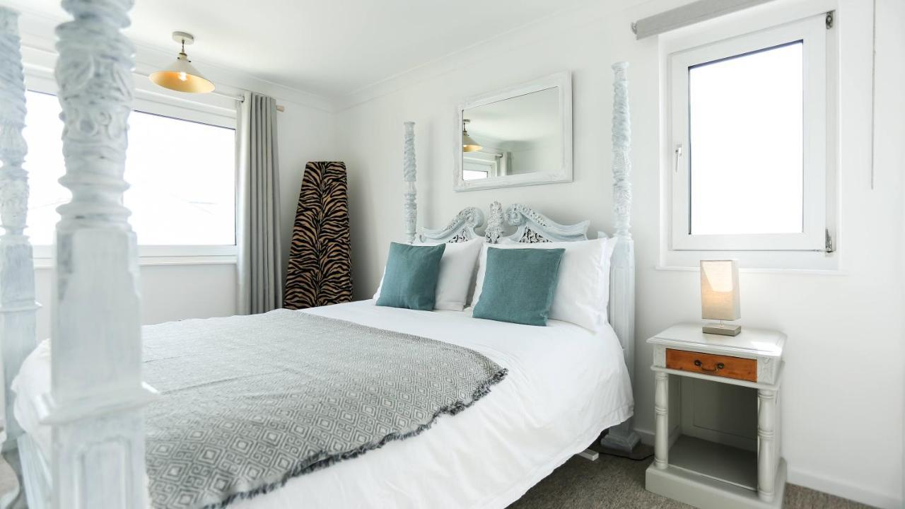 Tides - Beach Front Apartment In Bracklesham Bay Chichester Eksteriør billede