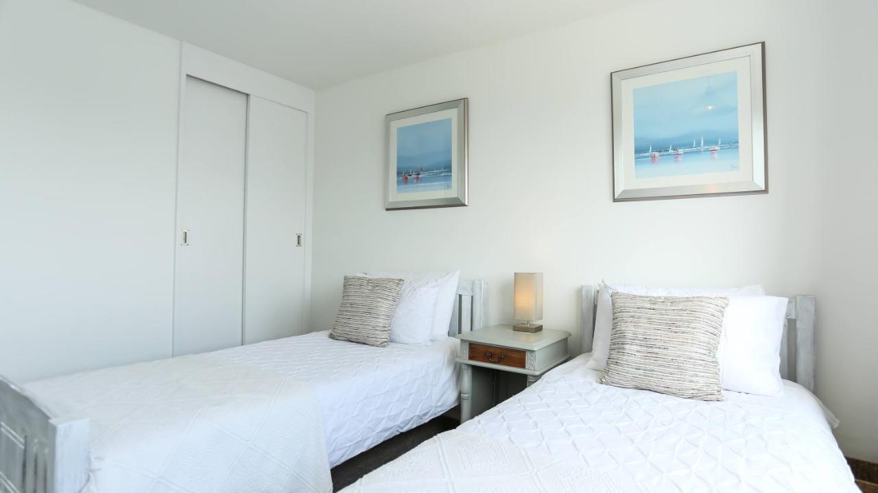 Tides - Beach Front Apartment In Bracklesham Bay Chichester Eksteriør billede