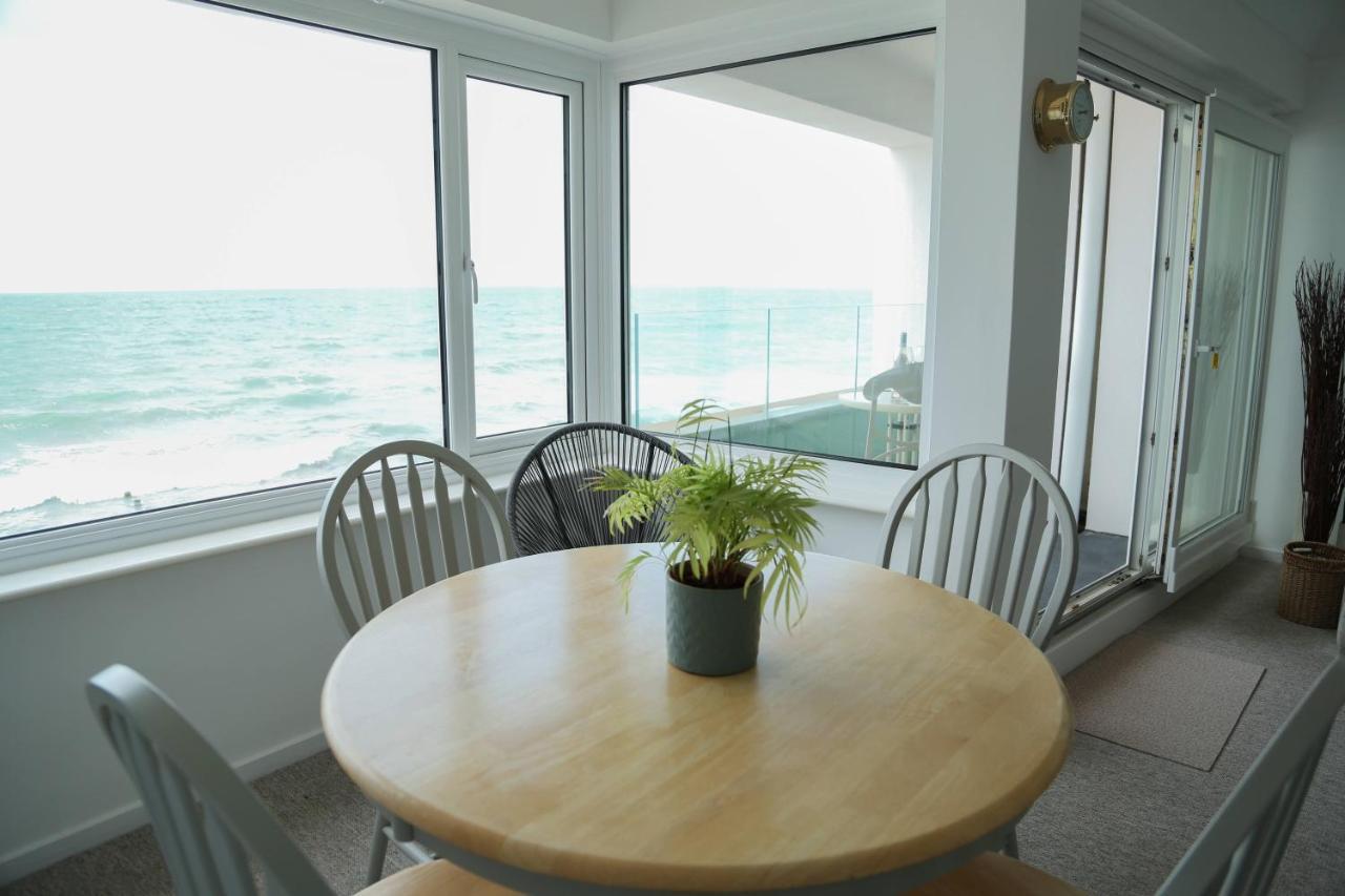 Tides - Beach Front Apartment In Bracklesham Bay Chichester Eksteriør billede