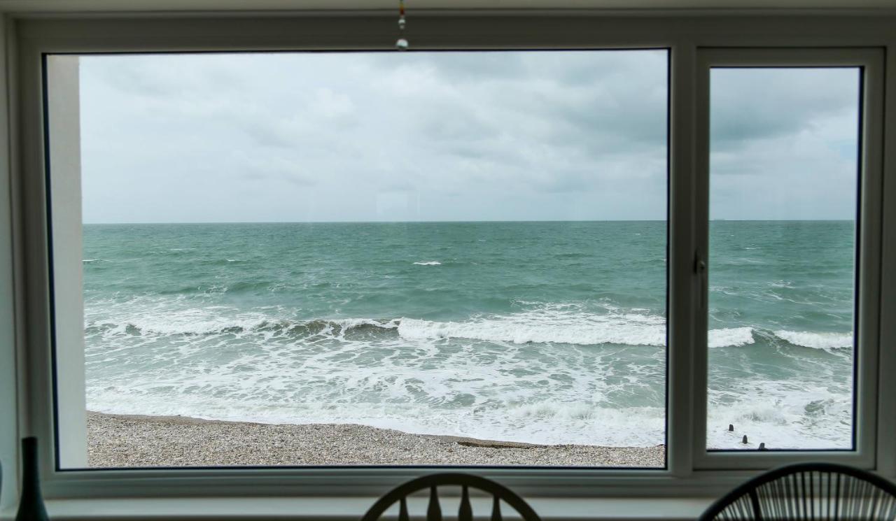 Tides - Beach Front Apartment In Bracklesham Bay Chichester Eksteriør billede