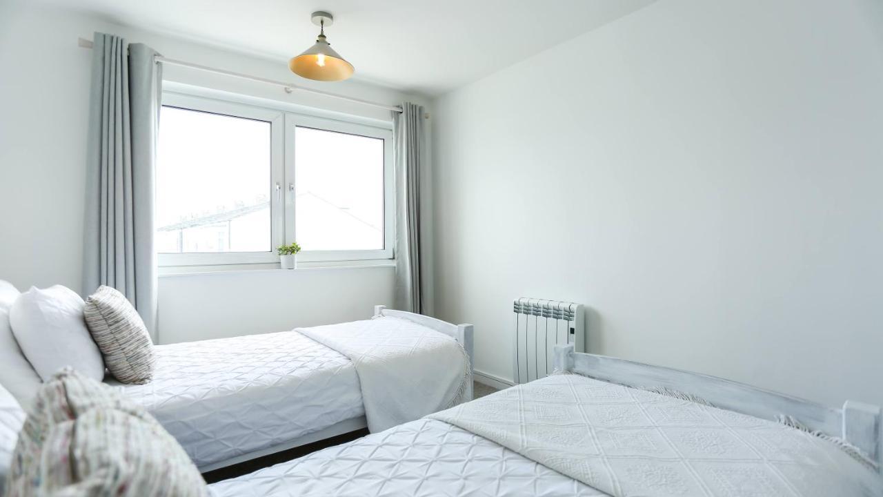 Tides - Beach Front Apartment In Bracklesham Bay Chichester Eksteriør billede