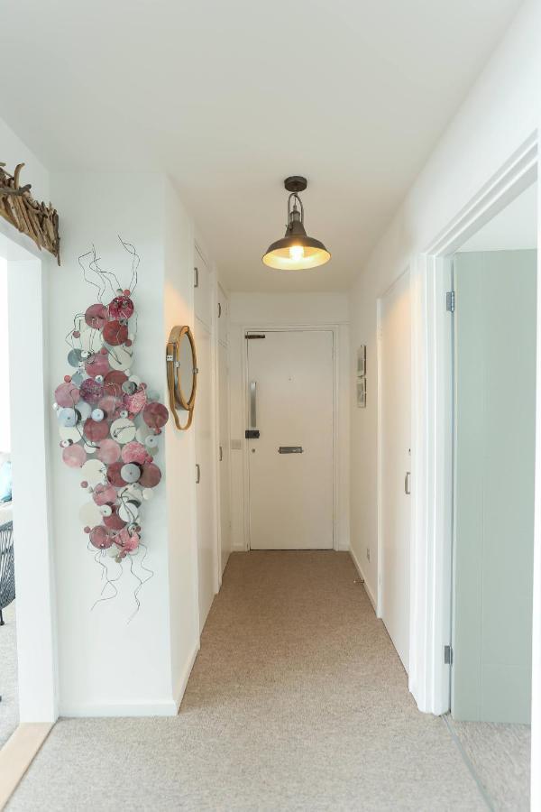 Tides - Beach Front Apartment In Bracklesham Bay Chichester Eksteriør billede